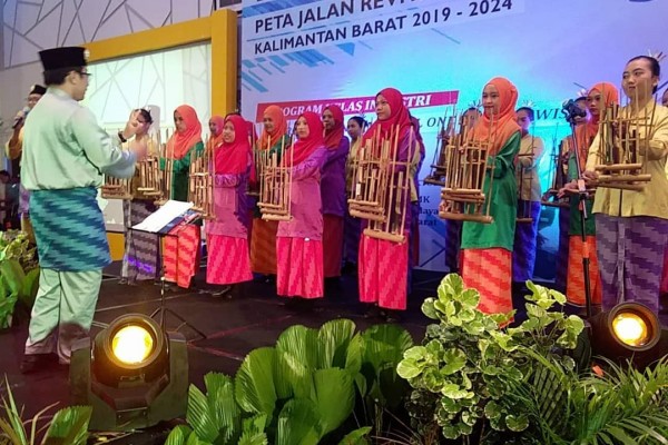 angklung-komunitas-pontianak-2019-11-11-5dc966a7ef0b8.jpg