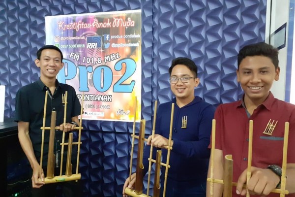 angklung-komunitas-pontianak-2019-11-11-5dc966a827600.jpg